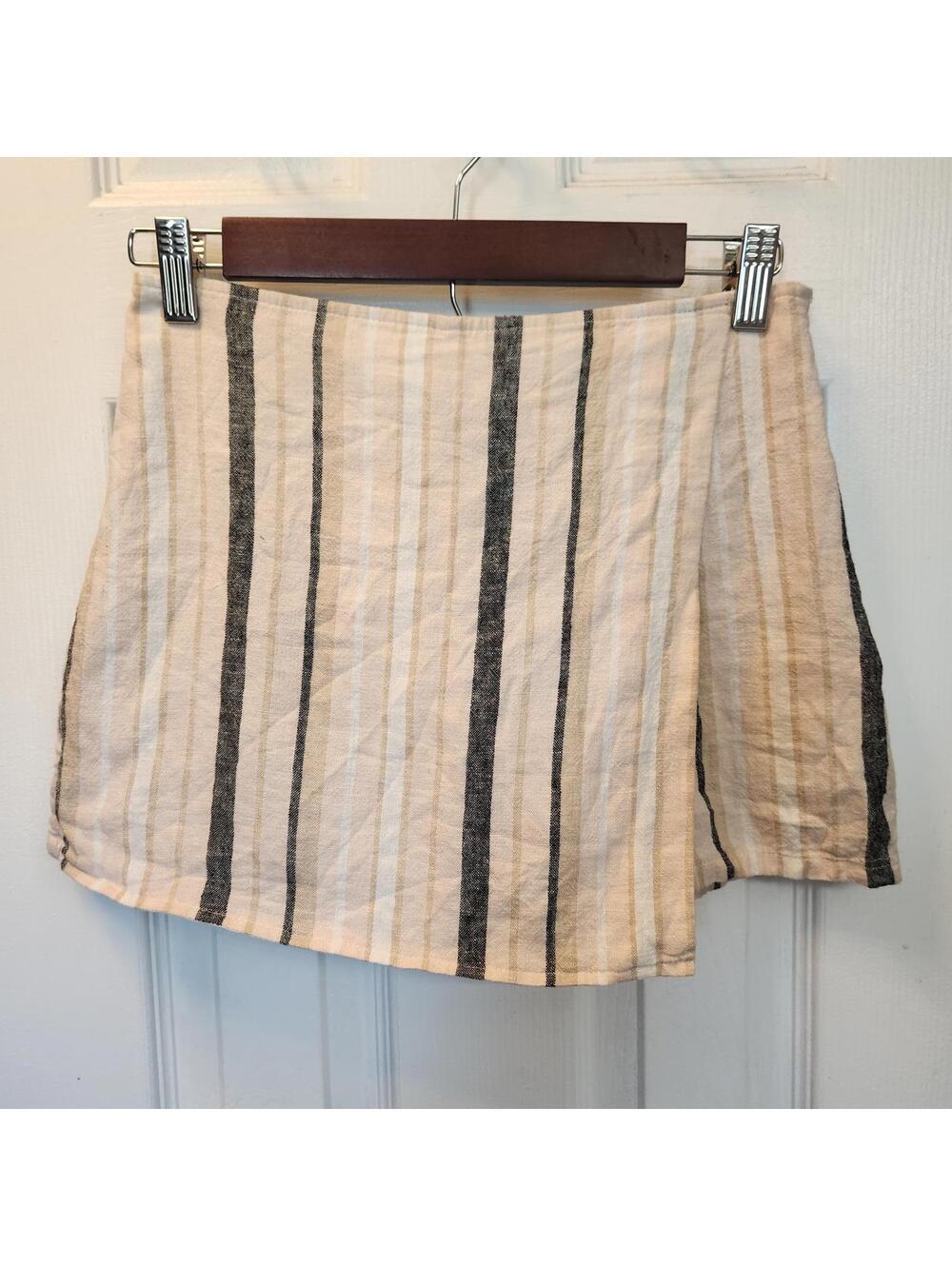 Forever 21 Women's Striped Cream Linen Skort- Size Small